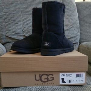 UGG Classic short boot black